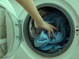 بررسی کلی مهمترین علل ماندن کف در لباسشویی